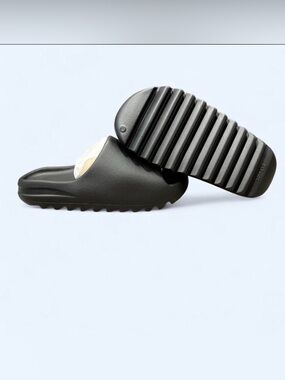 Adidas Yeezy Slide Onyx Black Men’s Size 10 Authentic Brand New w/ Bag